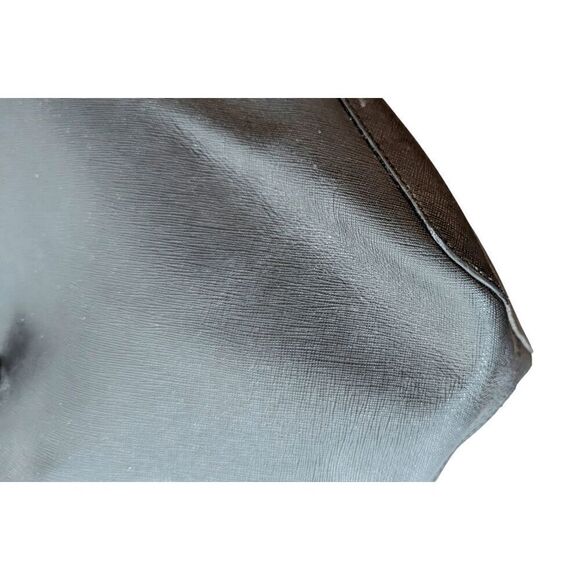 MICHAEL KORS Large Jet Set Tote in Black Saffiano Leather - Picture 12 of 15